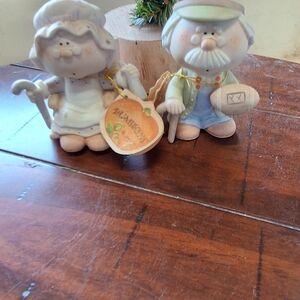 Charming Grandparent Figurines Set - Cream and Tan